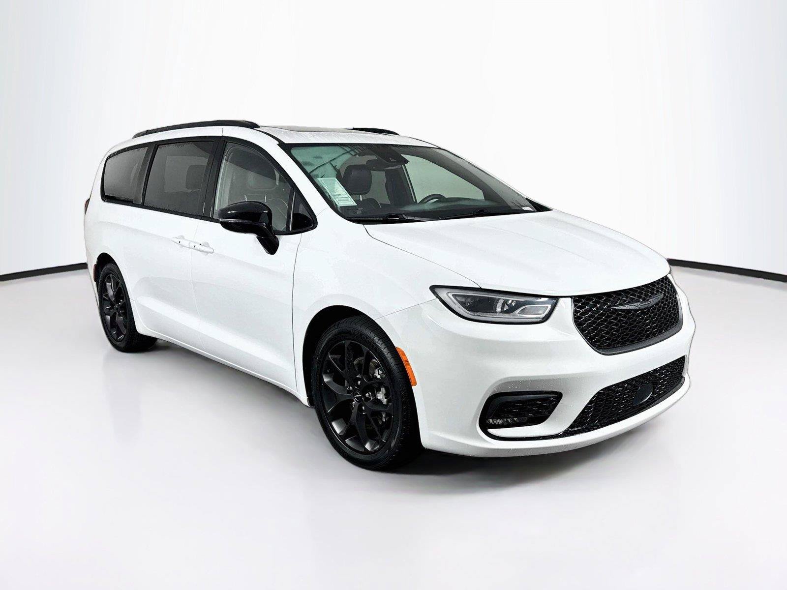Used 2025 Chrysler Pacifica Limited FWD image 10