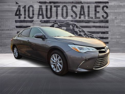 Used 2017 Toyota Camry XLE FWD image 1