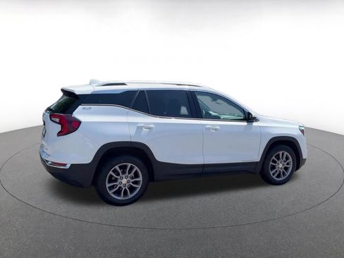 Used 2024 GMC Terrain SLT AWD/4WD image 15