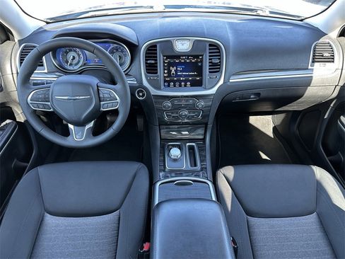 Certified 2022 Chrysler 300 Touring image 13