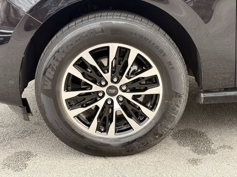 Used 2025 Ford Expedition Platinum image 59