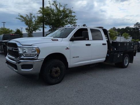 Used 2020 RAM 3500 Tradesman w/ Chrome Appearance Group AWD/4WD image 8