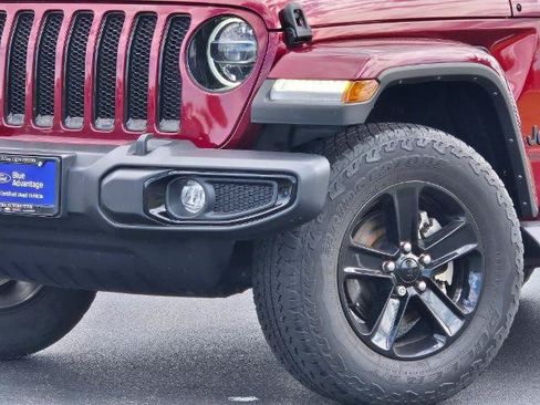 Used 2021 Jeep Wrangler Unlimited Sahara AWD/4WD image 2