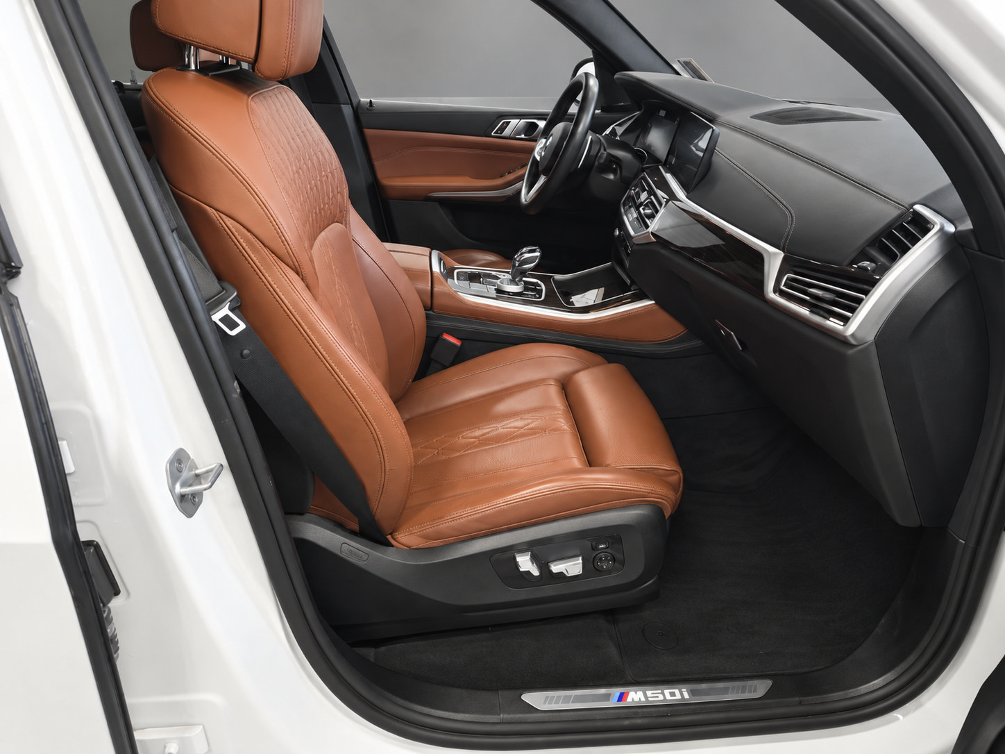 Used 2021 BMW X5 M50i w/ Executive Package AWD/4WD image 2