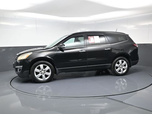 Used 2016 Chevrolet Traverse LT w/ Style and Technology Package image 6