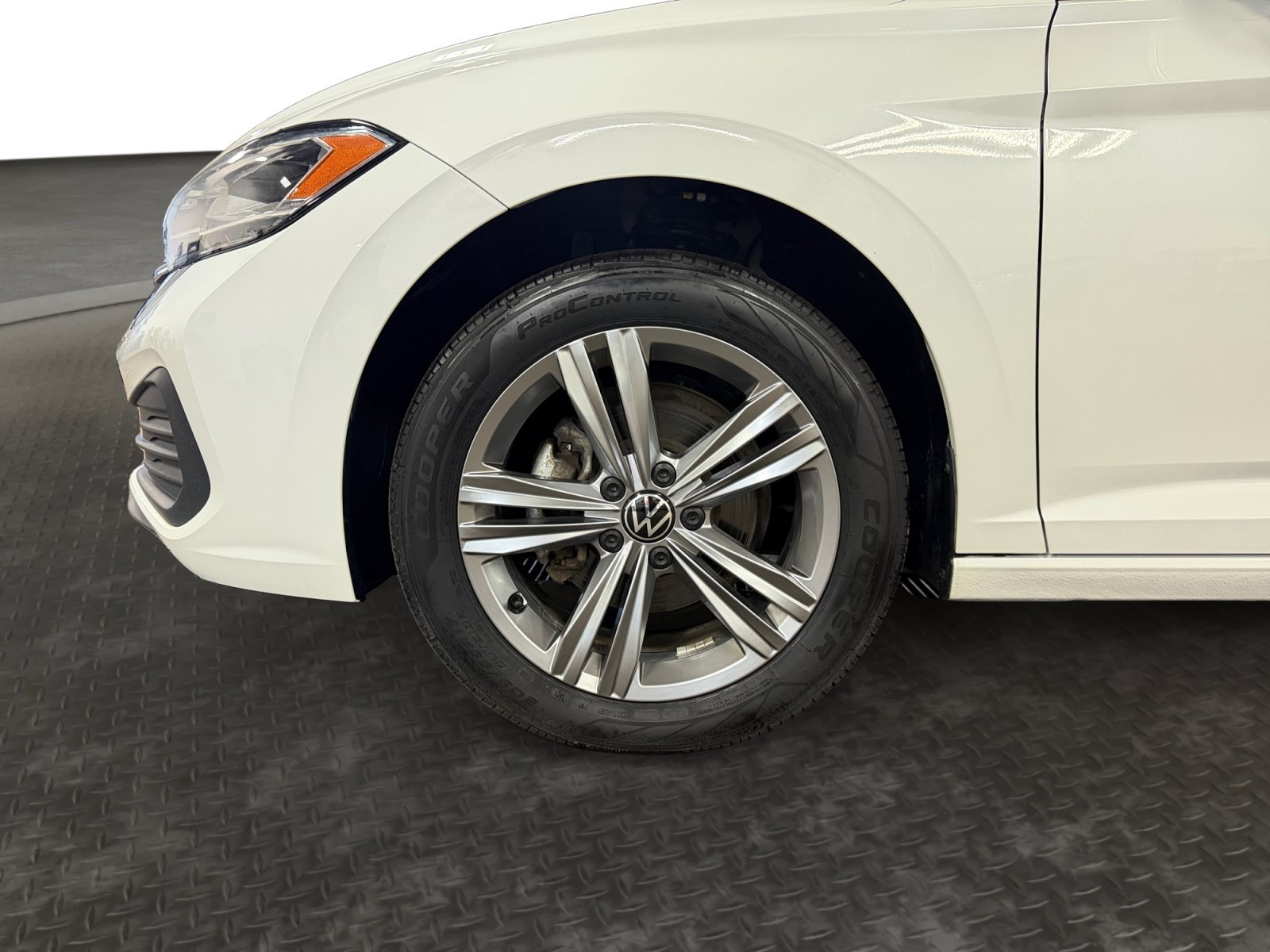 Used 2023 Volkswagen Jetta SE FWD image 12