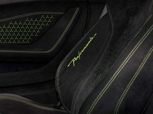 Used 2018 Lamborghini Huracan Performante AWD/4WD image 61