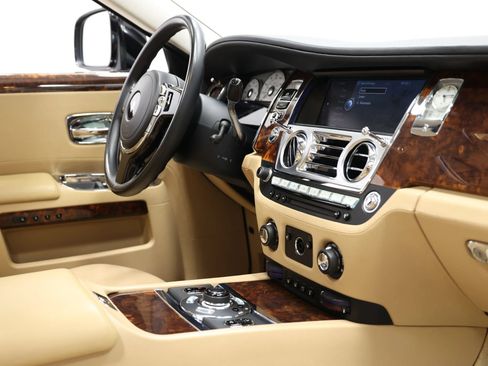 Used 2010 Rolls-Royce Ghost RWD image 96
