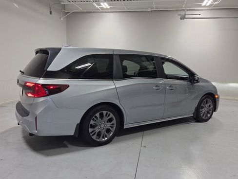 Used 2025 Honda Odyssey Touring image 16