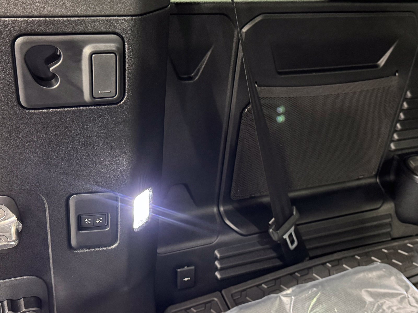 New 2026 Land Rover Defender 110 X-Dynamic SE AWD/4WD image 41