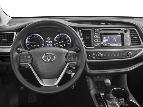 Used 2016 Toyota Highlander LE AWD/4WD image 10