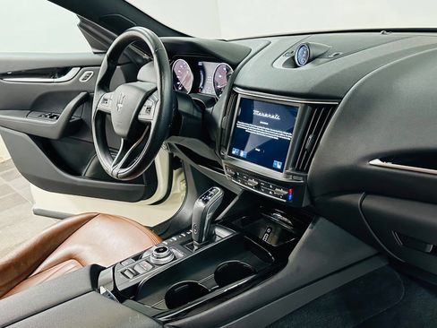 Used 2021 Maserati Levante image 8