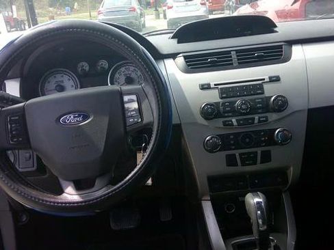 Used 2010 Ford Focus SES image 10