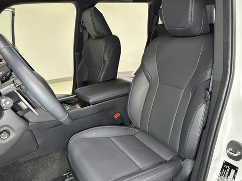 Used 2025 Lexus GX 550 w/ Accessory Package (Z1) AWD/4WD image 17
