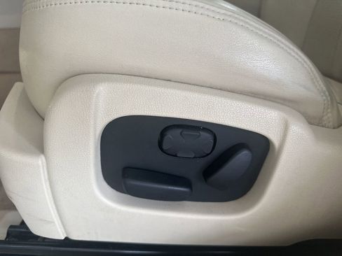 Used 2010 Lincoln MKS image 14