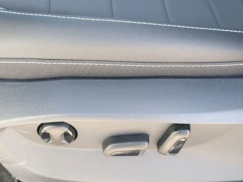 New 2026 Volkswagen Taos SE AWD/4WD image 10