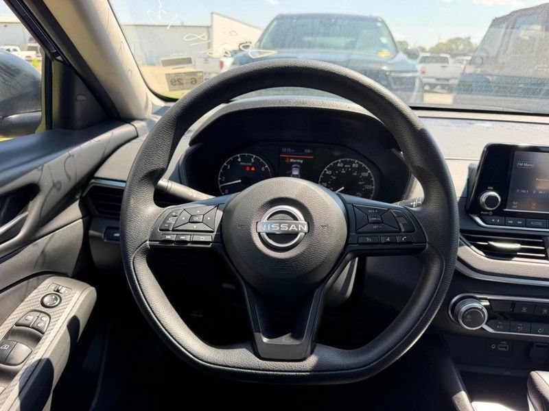 Used 2024 Nissan Altima 2.5 S FWD image 8