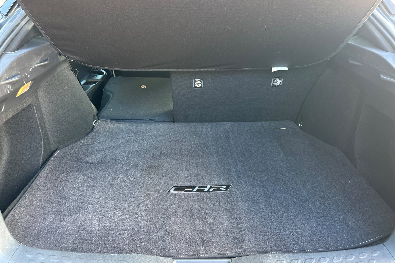 Used 2020 Toyota C-HR LE FWD image 24