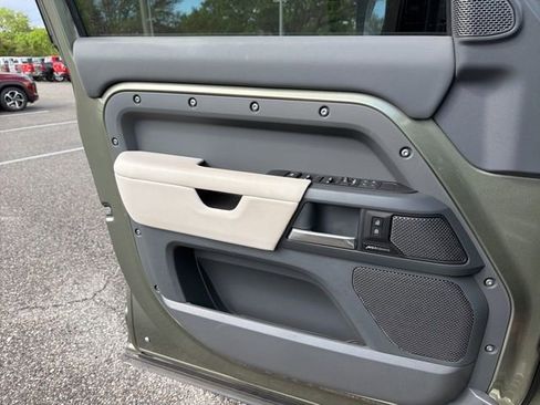 Used 2024 Land Rover Defender 110 X-Dynamic SE image 9