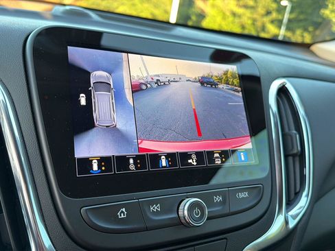 Used 2024 Chevrolet Equinox LT FWD image 24