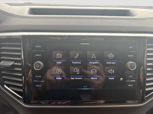 Certified 2023 Volkswagen Atlas Cross Sport SE w/ Panoramic Sunroof Package AWD/4WD image 18