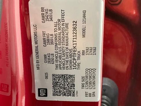 Used 2026 Chevrolet Colorado ZR2 w/ Technology Package AWD/4WD image 35