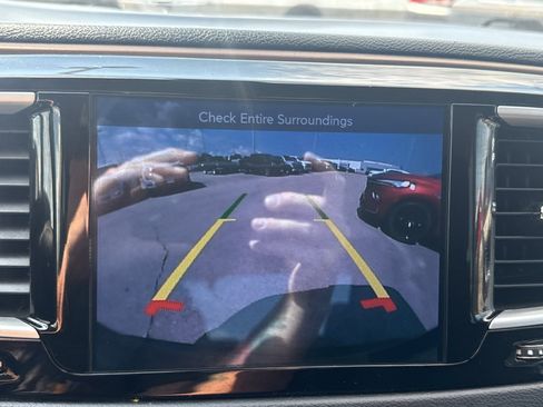 Used 2017 Chrysler Pacifica Touring FWD image 18