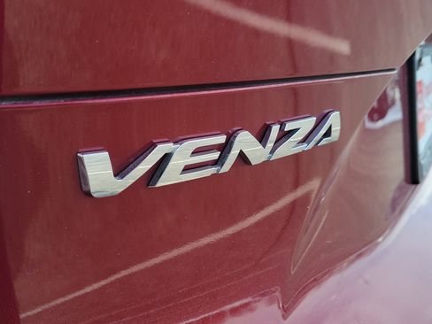 Used 2022 Toyota Venza Limited image 7