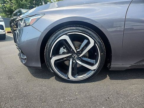 Used 2018 Honda Accord Sport image 9