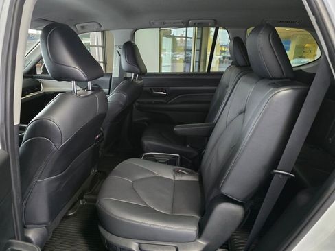 Used 2024 Toyota Grand Highlander Limited image 37