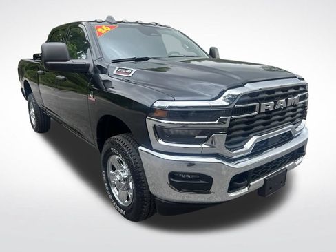 Used 2026 RAM 2500 Tradesman w/ Chrome Appearance Group AWD/4WD image 3