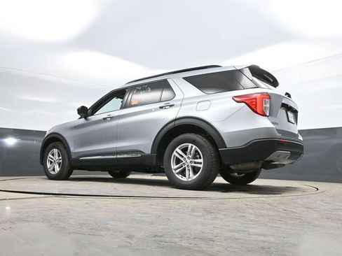 Used 2024 Ford Explorer XLT w/ Equipment Group 202A AWD/4WD image 49