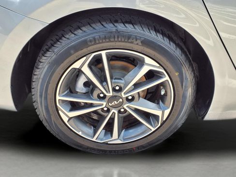 Used 2022 Kia Forte LXS FWD image 9