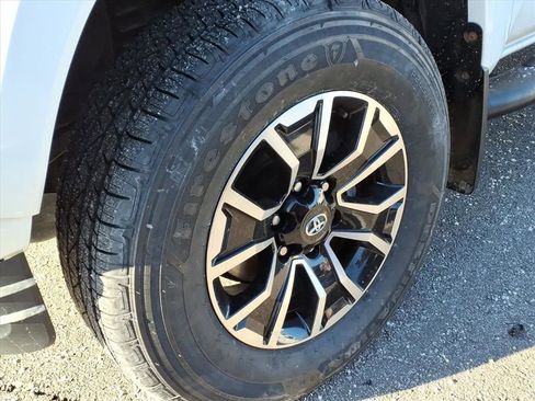 Used 2022 Toyota Tacoma TRD Sport image 11