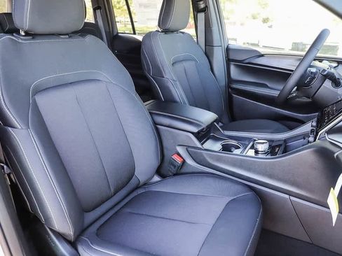 New 2024 Jeep Grand Cherokee Laredo X w/ Luxury Tech Group I image 17