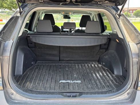 Used 2021 Toyota RAV4 XLE FWD image 6