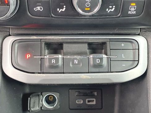 Used 2023 GMC Acadia SLT image 16