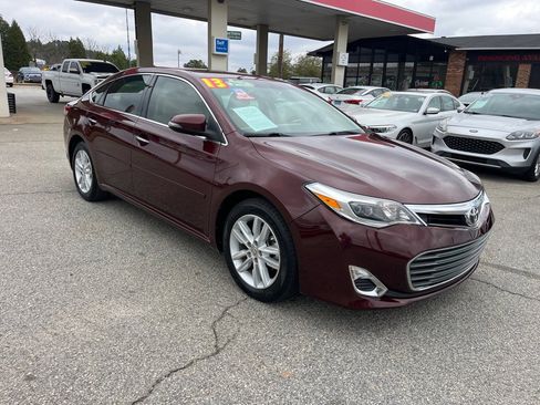 Used 2013 Toyota Avalon image 4