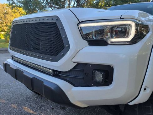 Used 2017 Toyota Tacoma SR5 w/ Tow Package RWD image 20