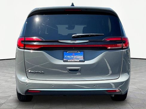 Used 2023 Chrysler Pacifica Touring-L FWD image 6