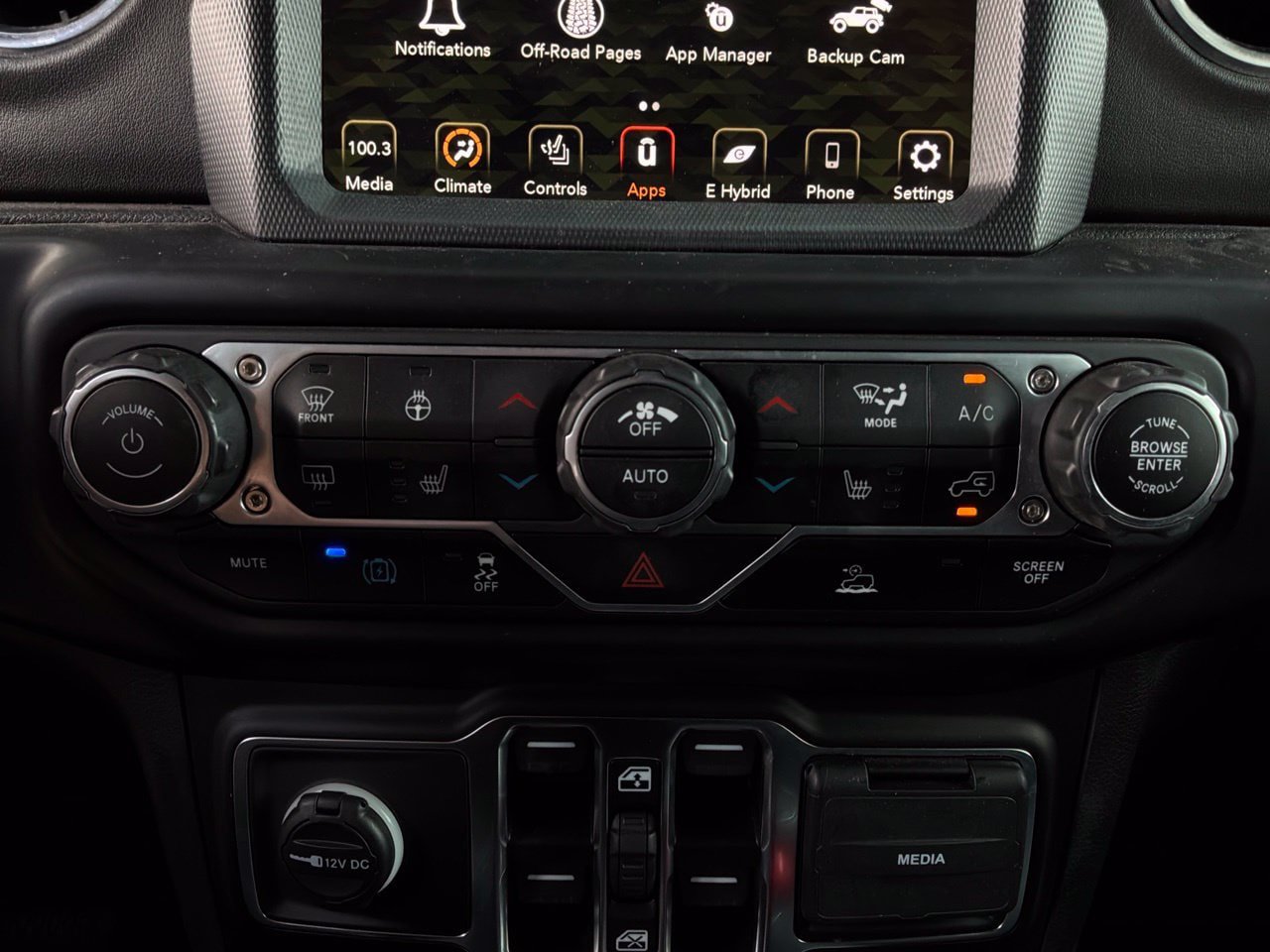 Used 2021 Jeep Wrangler Unlimited Sahara w/ Cold Weather Group AWD/4WD image 33