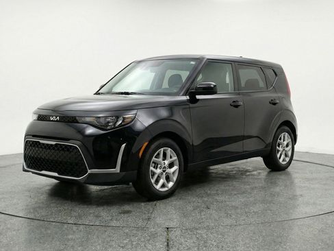 Used 2025 Kia Soul LX w/ LX Technology Package image 3