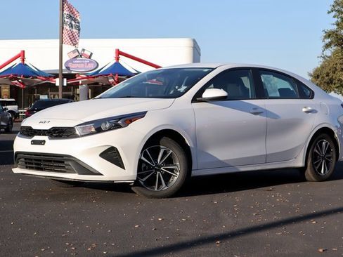 Used 2024 Kia Forte LXS image 13