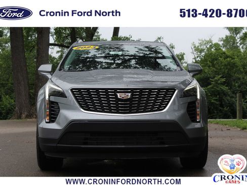 Used 2023 Cadillac XT4 Luxury w/ Cold Weather Package FWD image 2