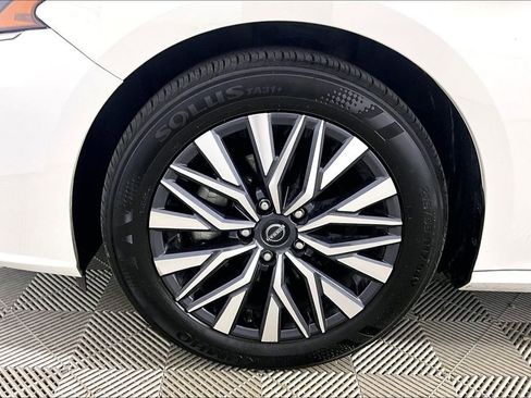 Used 2025 Nissan Altima 2.5 SV FWD image 7