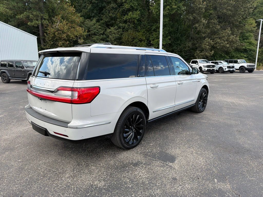 Used 2021 Lincoln Navigator L Reserve AWD/4WD image 3