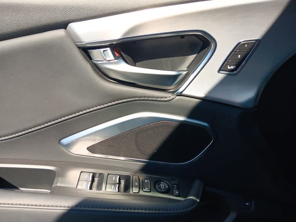 Used 2024 Acura RDX SH-AWD image 30