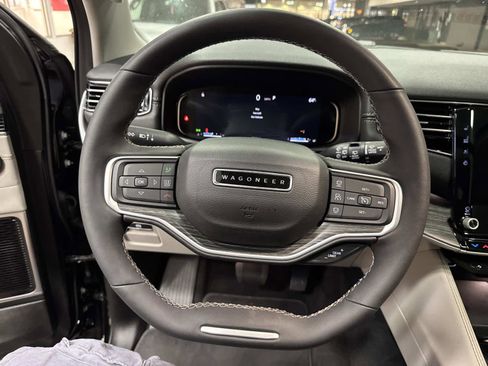 Used 2024 Jeep Wagoneer Series III w/ Premium Group I image 30