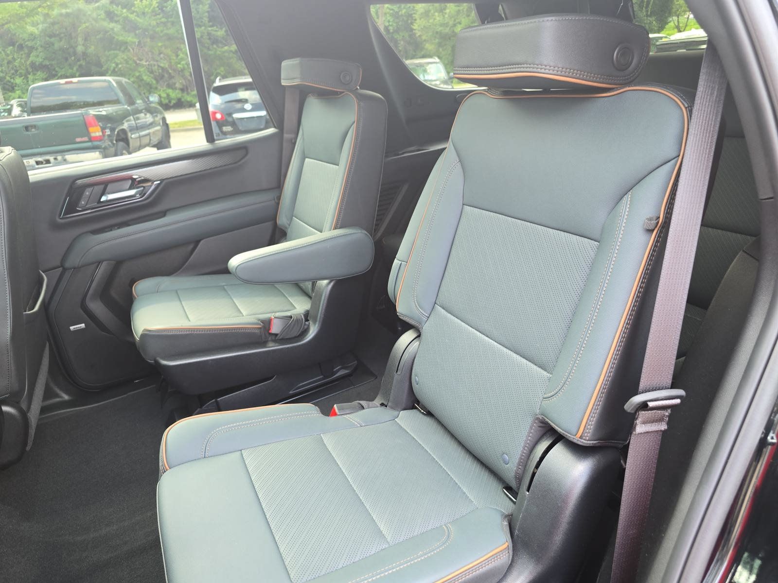Used 2025 GMC Yukon AT4 w/ AT4 Premium Package AWD/4WD image 15