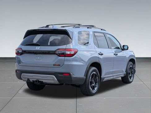 Used 2025 Honda Pilot TrailSport image 5